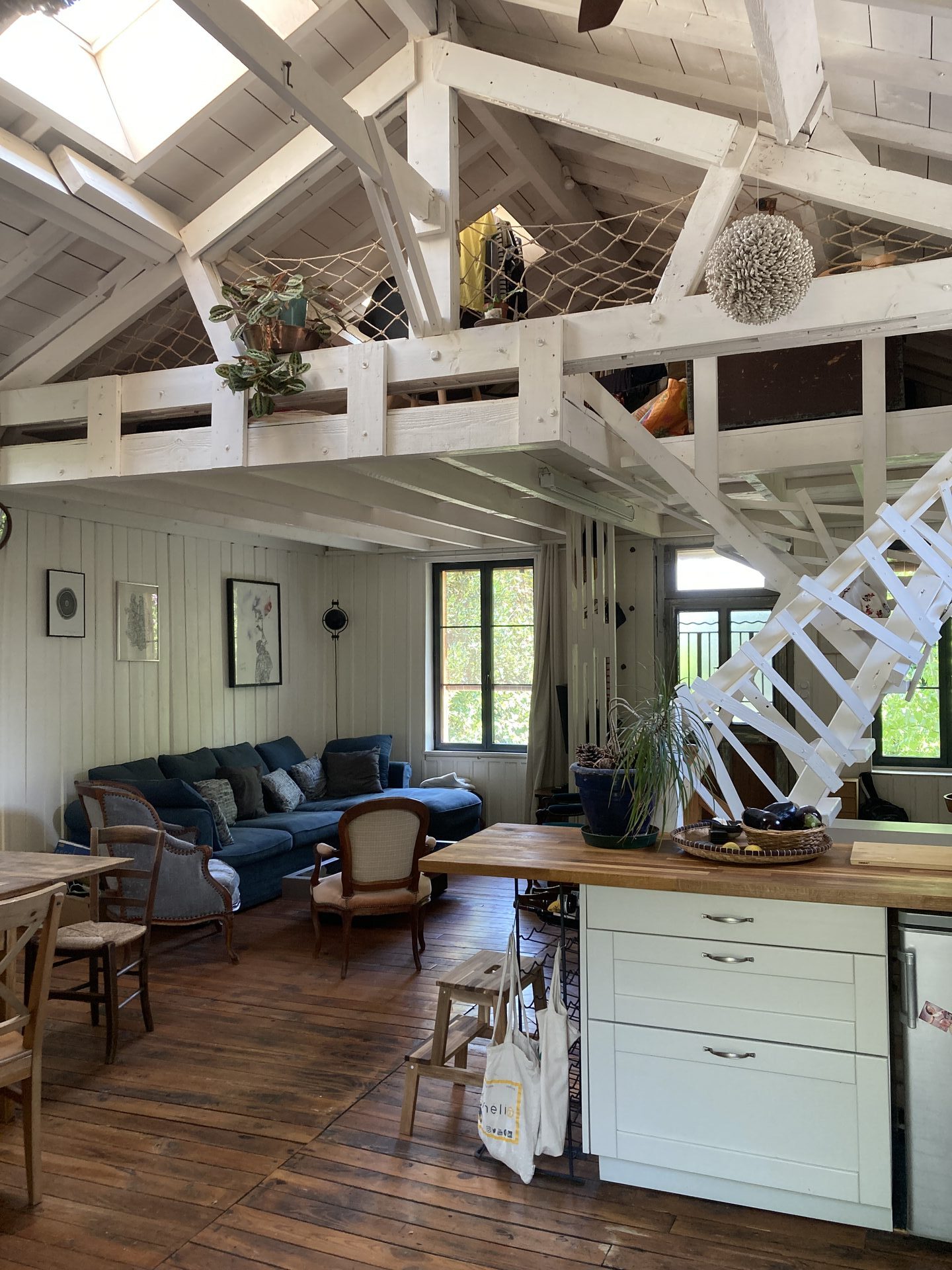 Salle à manger avec jardin en vue